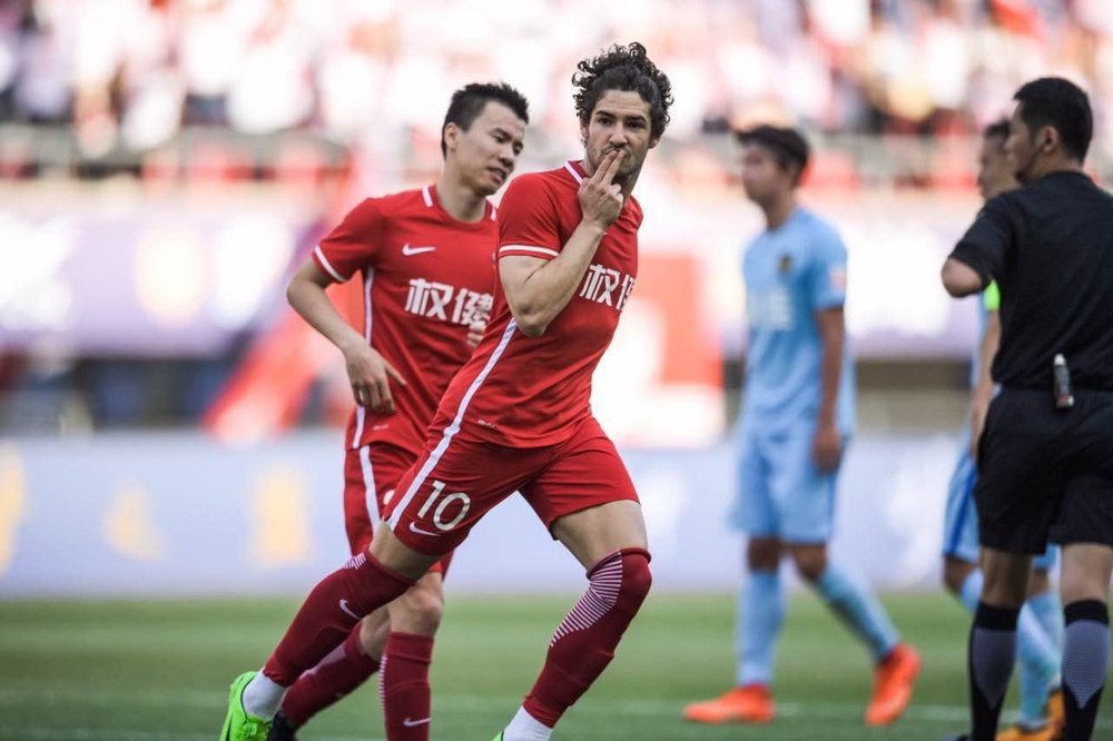 Alexandre Pato celebra uno de sus dos tantos ante Jiangsu Suning. Twitter/AlexandrePato