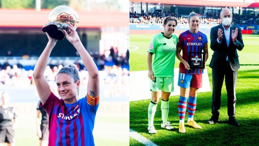 Alexia enseñó el Balón de Oro a la afición del Barça. FCBFemení