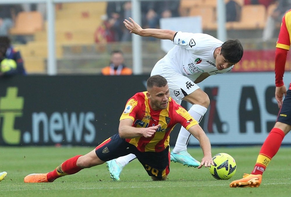 Lecce y Spezia mandan a la Cremonese a la Serie B. EFE