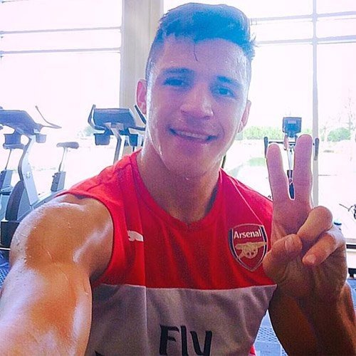 Alexis en un selfie tras un entrenamiento del Arsenal realizado en el gimnasio. Instagram.