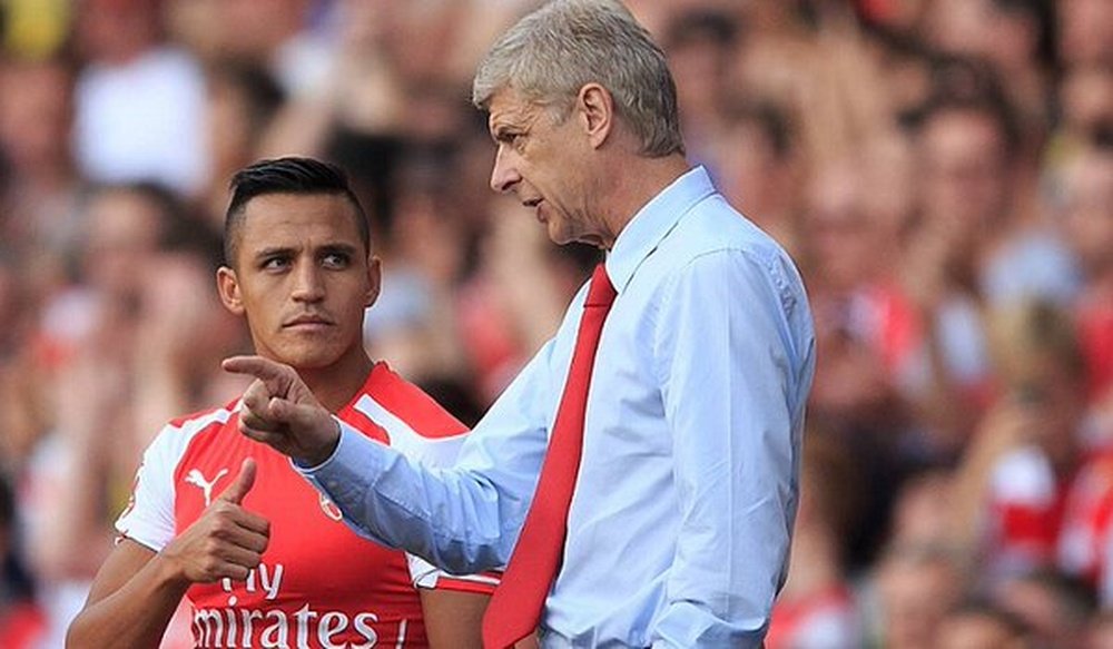 Alexis Sanchez has had a tough few weeks. Twitter