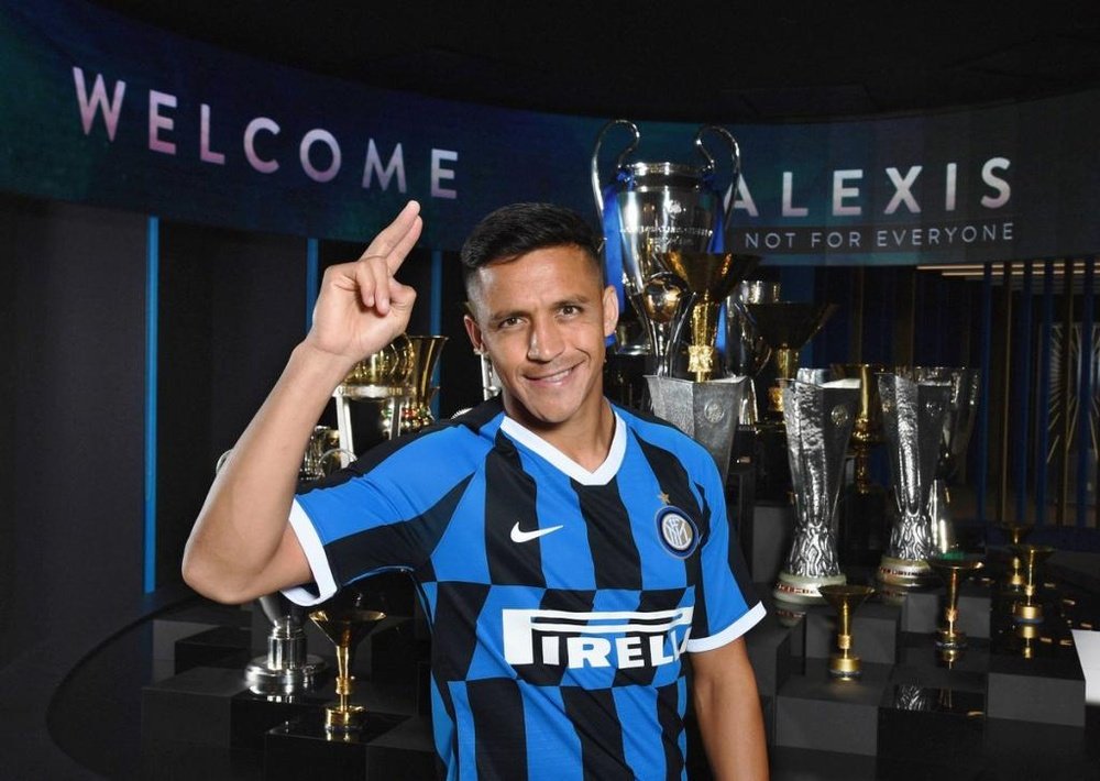 Alexis fica em definitivo na Inter de Milão. Twitter/Inter