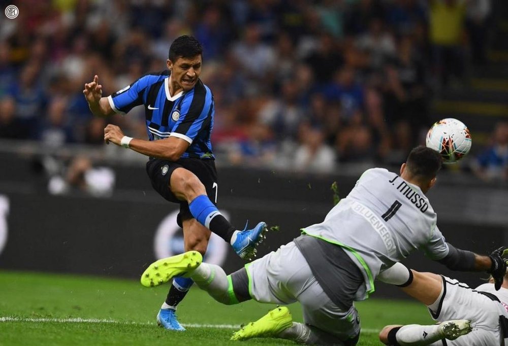 Alexis no pudo jugar ante el Slavia. Inter