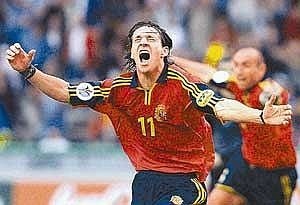 Alfonso Pérez, celebrando un gol con la Selección de España. BetisWeb