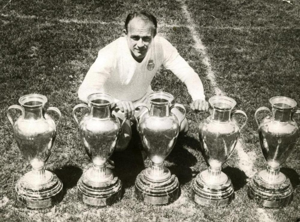 Alfredo Di Stéfano ganhou cinco Copas da Europa com o Real Madrid. EFE