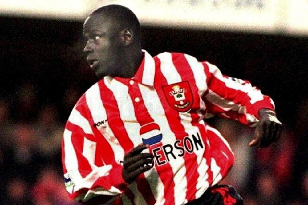 Ali Dia, en su primer y único partido con el Southampton. EFE/Archivo