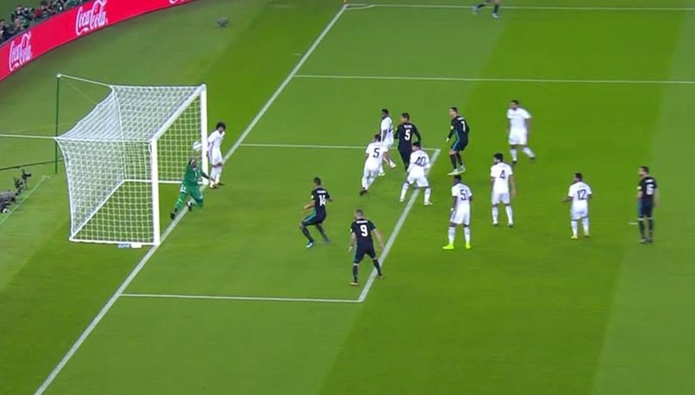 Ali Khaseif evitó el primer gol del Madrid. Captura/La1