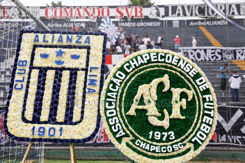 Alianza Lima homenajeó a Chapecoense. AlianzaLima