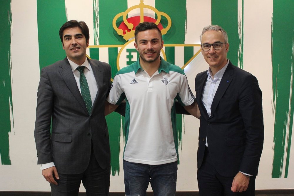 Alin Tosca ya está en Sevilla. RealBetis