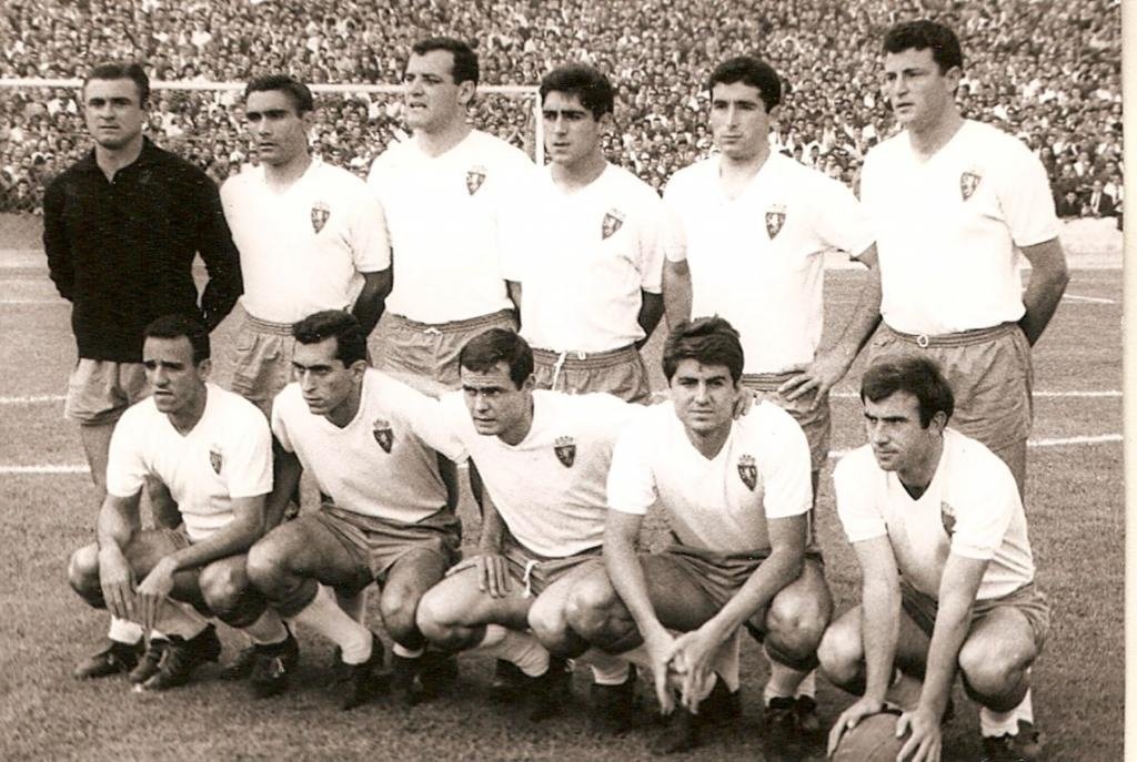 Joaquín Cortizo (de pie, 2i) militó en el Zaragoza en los años 60.