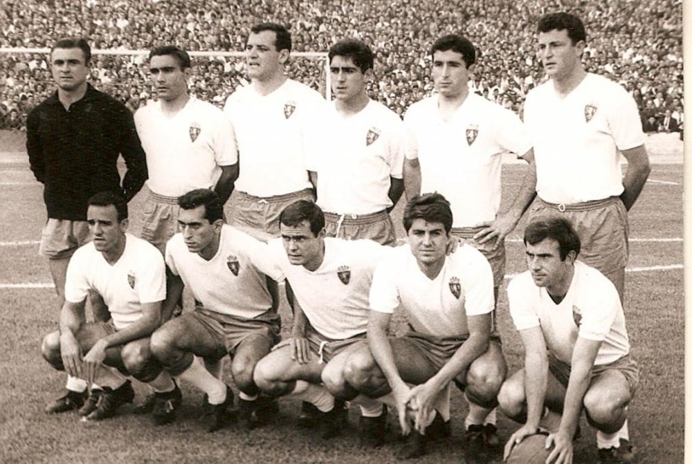 Joaquín Cortizo (de pie, 2i) militó en el Zaragoza en los años 60.