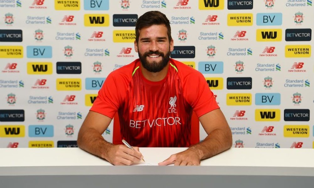 Alisson a signé avec Liverpool. LiverpoolFC
