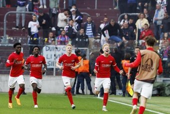 El AZ Alkmaar es el nuevo campeón de la UEFA Youth League. El conjunto neerlandés impuso su dominio en toda la competición y se deshizo en la gran final del Hajduk Split por un contundente 5-0.