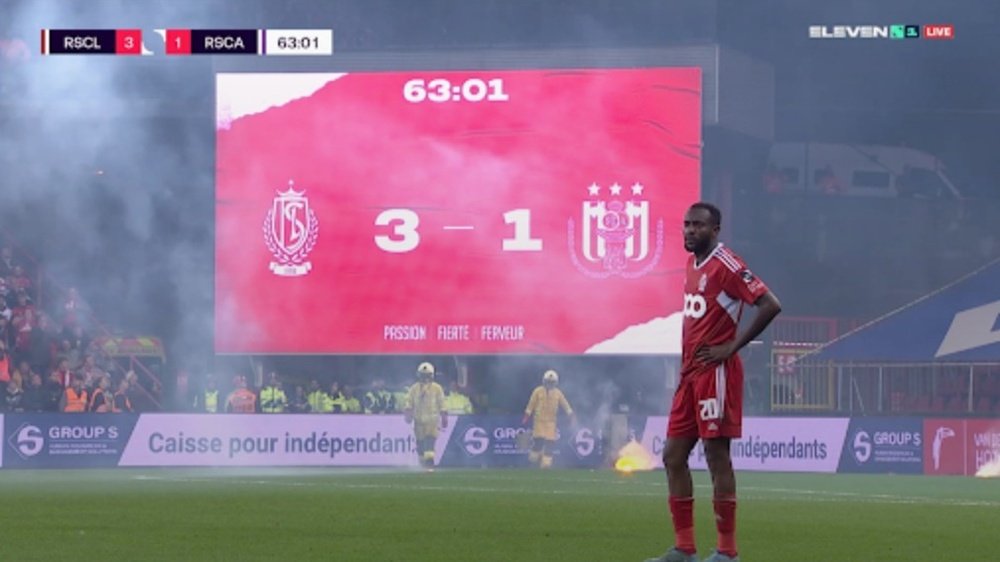 Crowd trouble saw Standard Liege's match with Anderlecht abandoned. Screenshot/Eleven