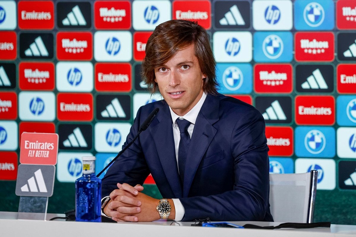 Carreras ha firmado con el Real Madrid hasta 2031. EFE/Daniel González