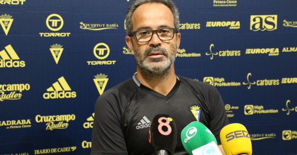 El técnico del Cádiz lamentó que juegue el partido el lunes. CádizCF