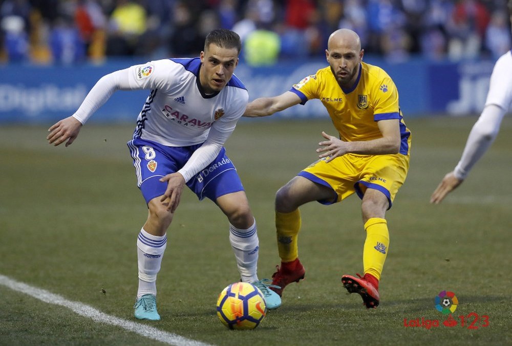 Álvaro Pombo y Laure, en un lance del Alcorcón-Zaragoza. LaLiga