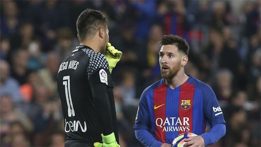 El guardameta intentó poner nervioso a Messi. Twitter/LaLiga