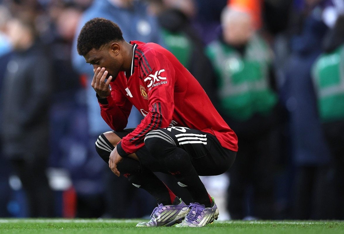 Man Utd offer support to Amad Diallo after online abuse over Garnacho photo