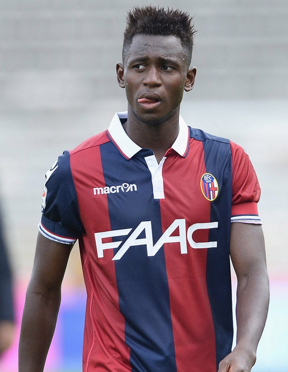 El Bolonia ha confirmado que recibió una oferta del Valencia por Amadou Diawara. EFE/AFP