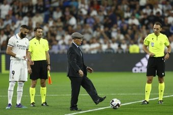 Amancio Amaro dio el saque inicial en el partido ante Osasuna. EFE