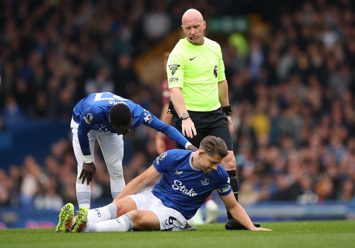 Everton's Tarkowski to miss remainder of season with hamstring injury