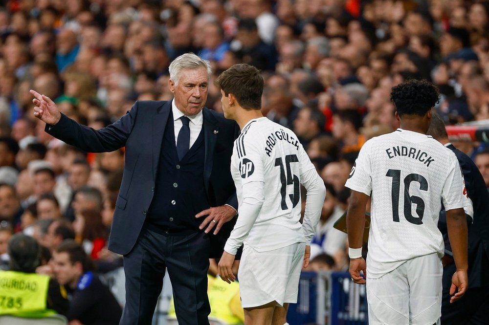Ancelotti encourage Arda Guller. EFE