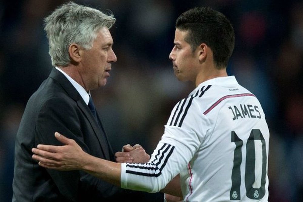 Ancelotti y James Rodríguez, en un partido con el Real Madrid. Twitter