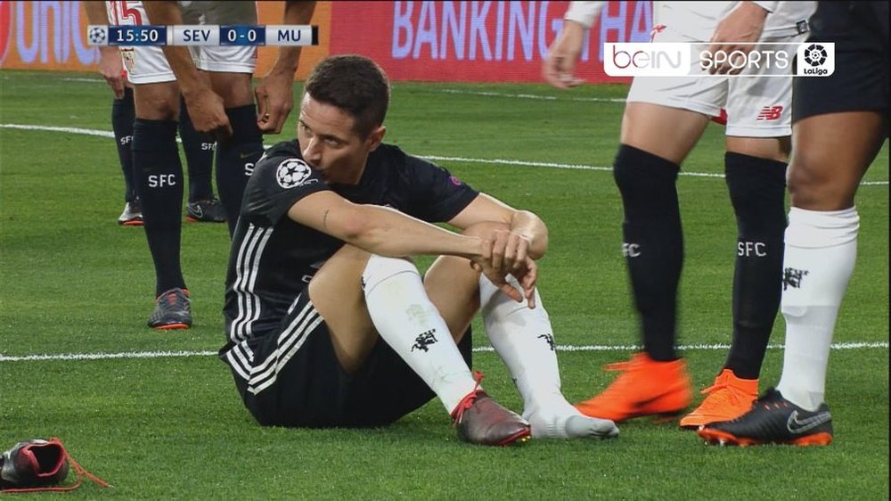 Herrera came off in the 17th minute of Man Utd's CL clash with Sevilla. Captura/beINSports