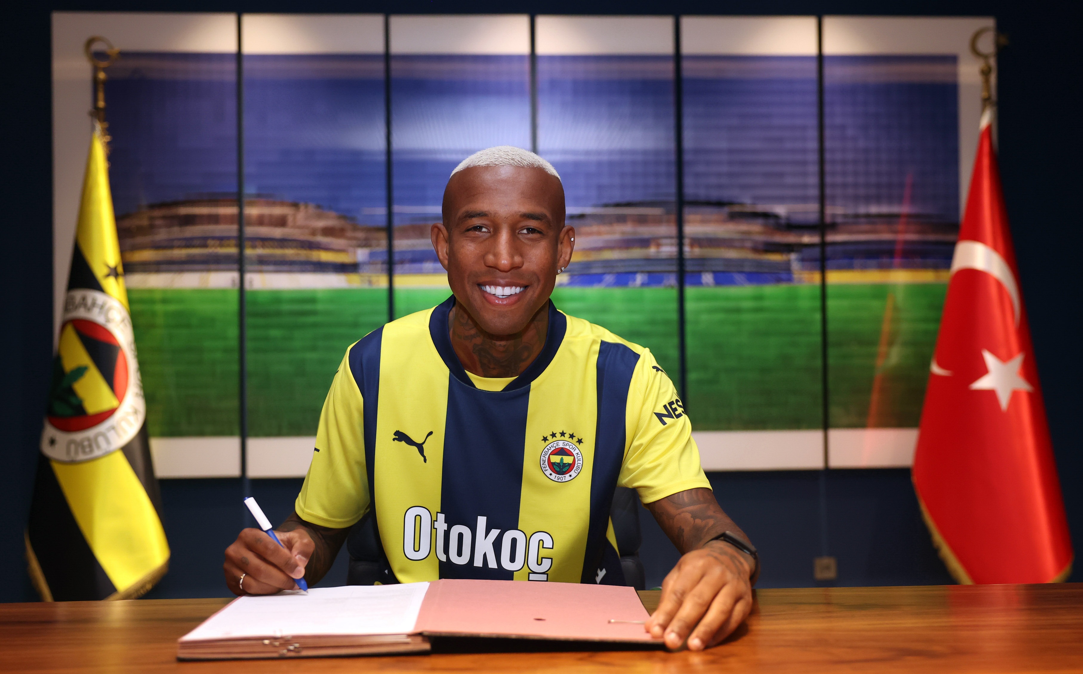 Talisca, nuevo refuerzo del Fenerbahçe de Mourinho. Fenerbahce