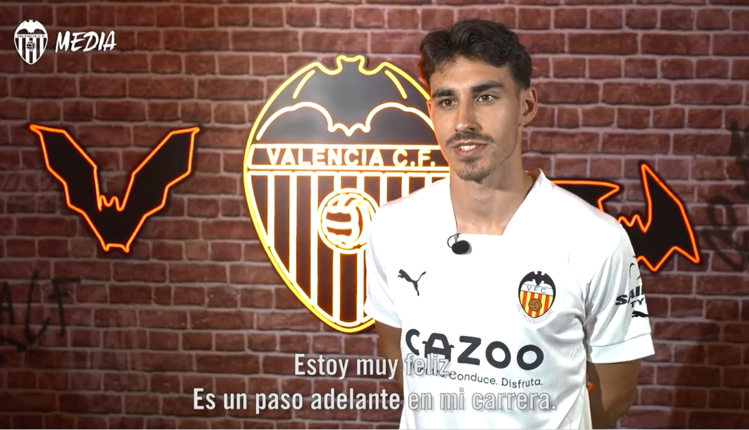 Almeida entiende su llegada al Valencia como 