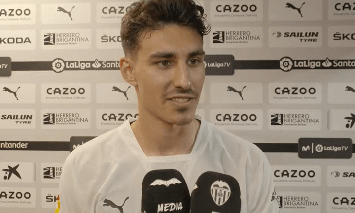 Almeida, contento con su gol; Castillejo, disfrutón con la afición del Valencia