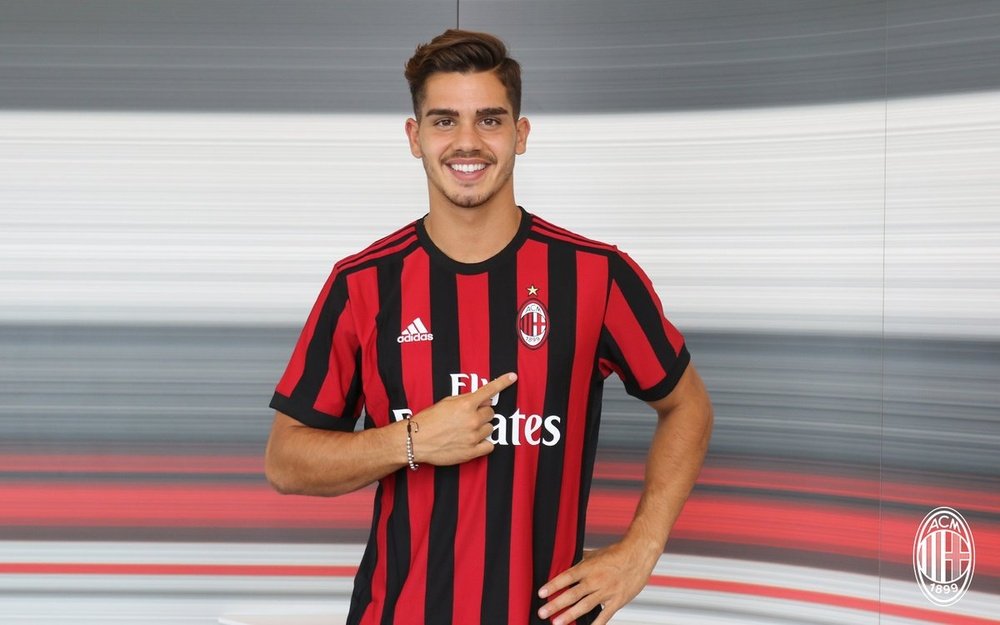 Andre Silva is ready to win titles. Twitter @ AC Milan