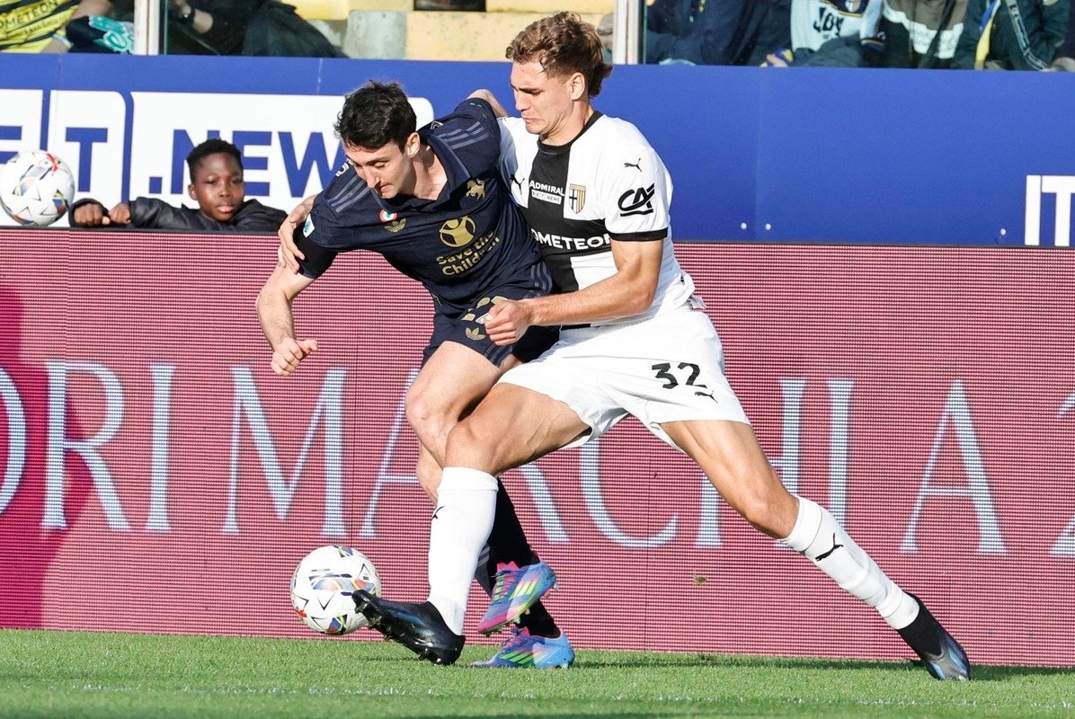 Juventus' Cambiaso sidelined with thigh injury