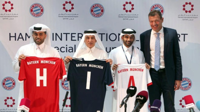 La afición del Bayern se harta de Qatar Airways