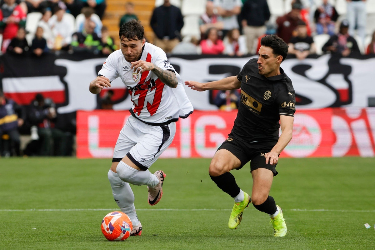 Andrei Ratiu Rayo Vallecano Valencia