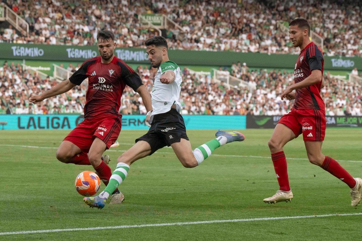 La RFEF dio a conocer este lunes las designaciones arbitrales para los partidos de vuelta del 'play off' de ascenso a Primera División, en los que se enfrentan Oviedo-Almería y Mirandés-Racing de Santander.