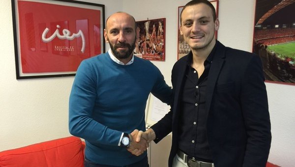 El conjunto hispalense ha cedido al jugador a un equipo de Segunda División B. SevillaFC