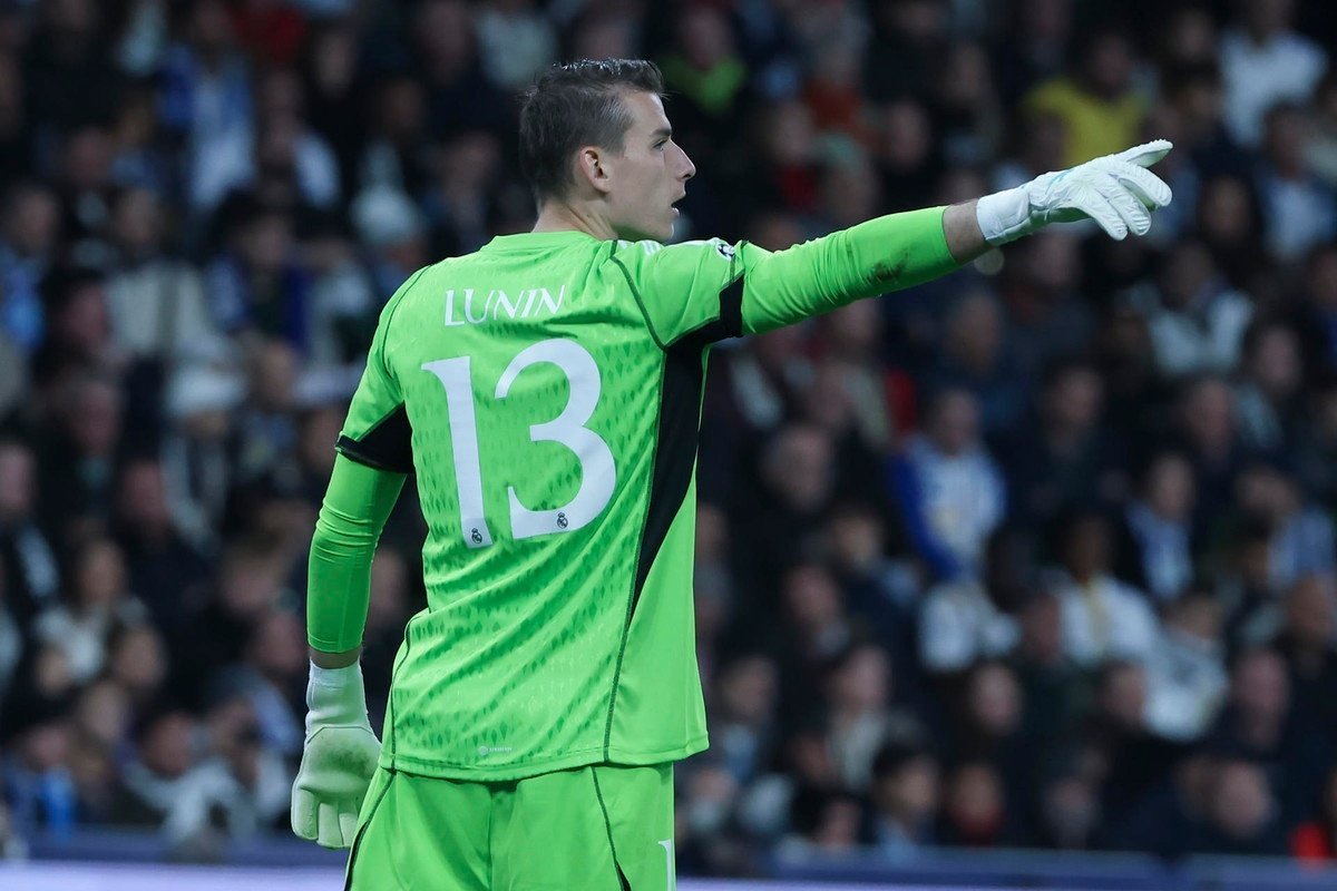 Real Madrid definitely want Andriy Lunin to stay at the club. EFE
