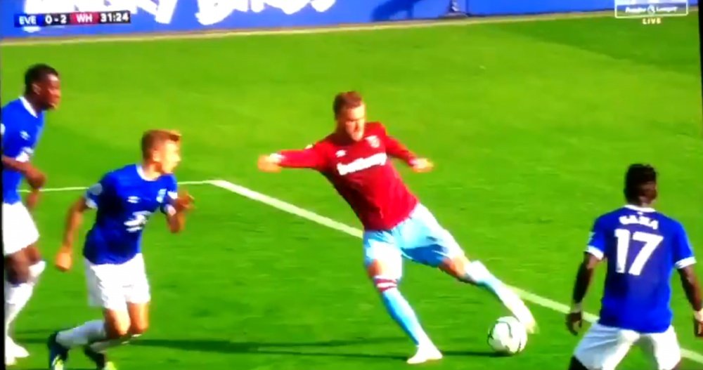 Yarmolenko curled beyond a helpless Pickford. Screenshot