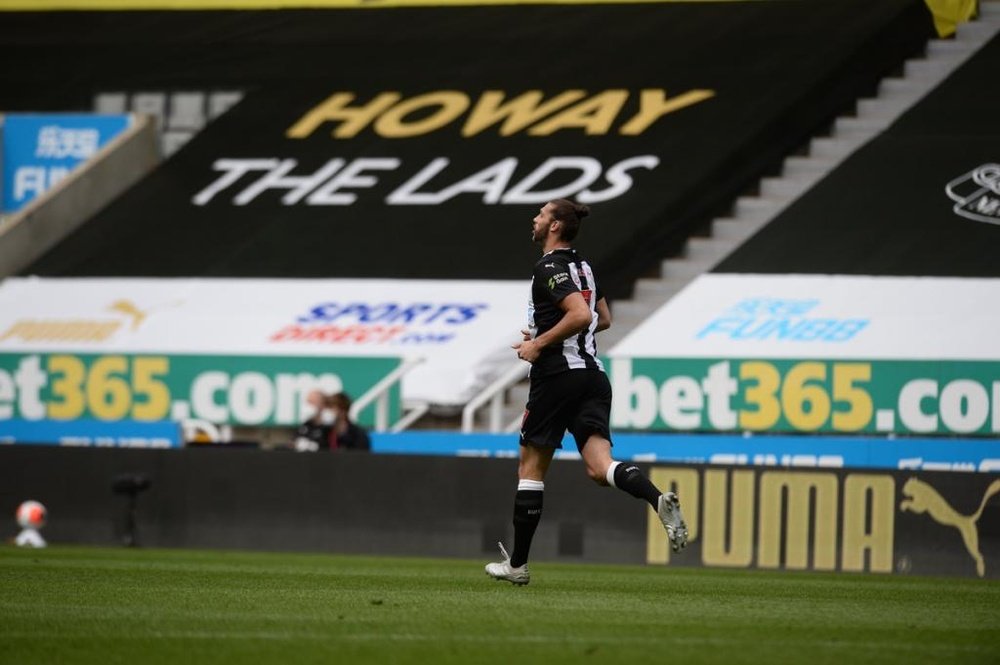 Carroll and Manquillo have signed new deals. Twitter/NUFC