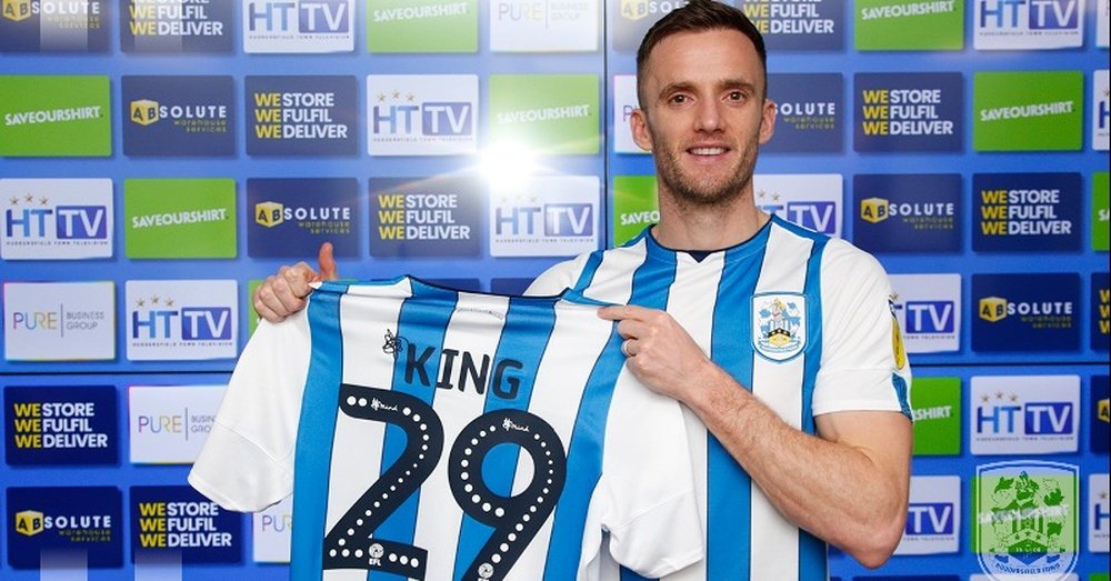 El Leicester manda a Andy King al Huddersfield Town. Twitter/Htafc