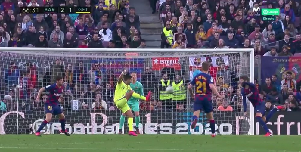 Ángel pose sa candidature au Camp Nou d'une magnifique volée. Capture/MovistarLaLiga