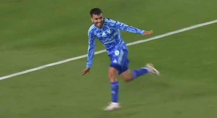 Correa se estrena a lo grande con Tigres: ¡doblete de golazos!