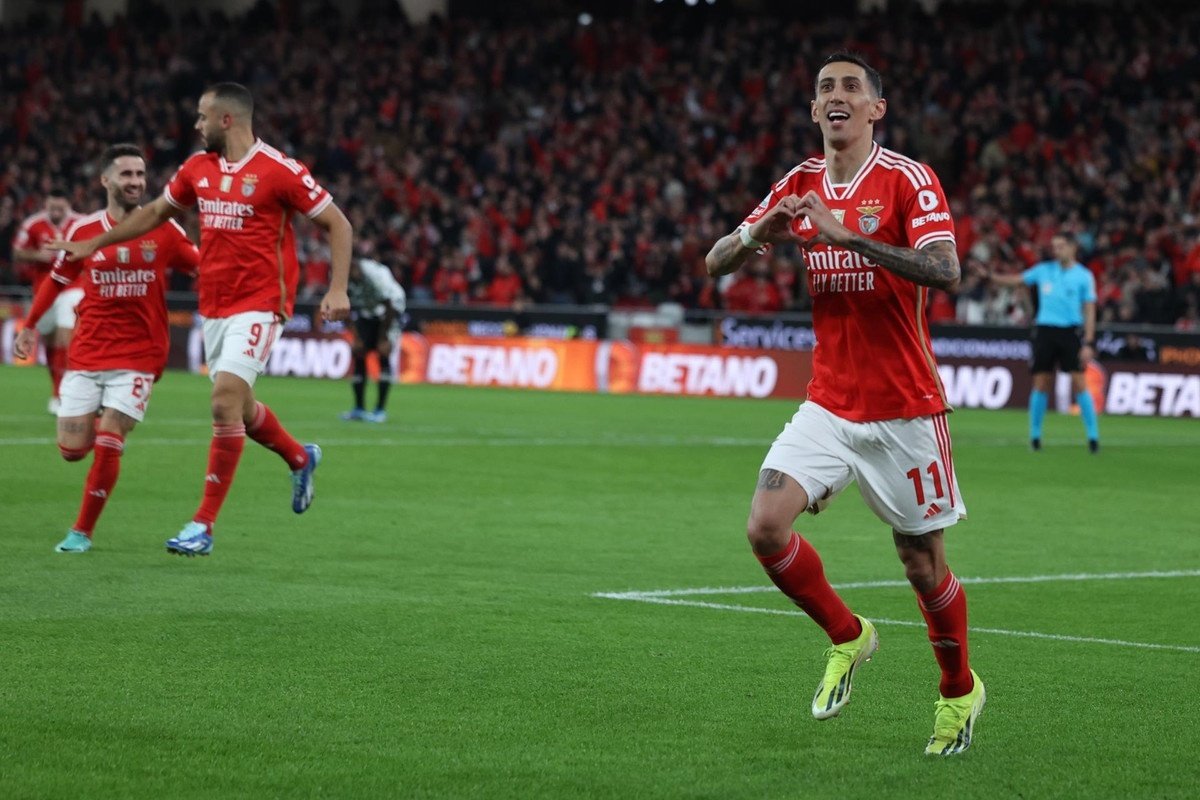 Com dois gols de pênalti convertidos por Ángel Di Maria, o Benfica superou o Toulouse por 2 a 1 e saiu em vantagem de olho em uma vaga na próxima fase da competição.