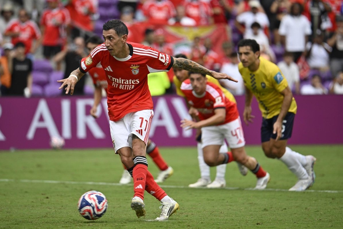 Ángel Di María marcó su gol número 50 con el Benfica en las cuatro horas de Orlando. EFE