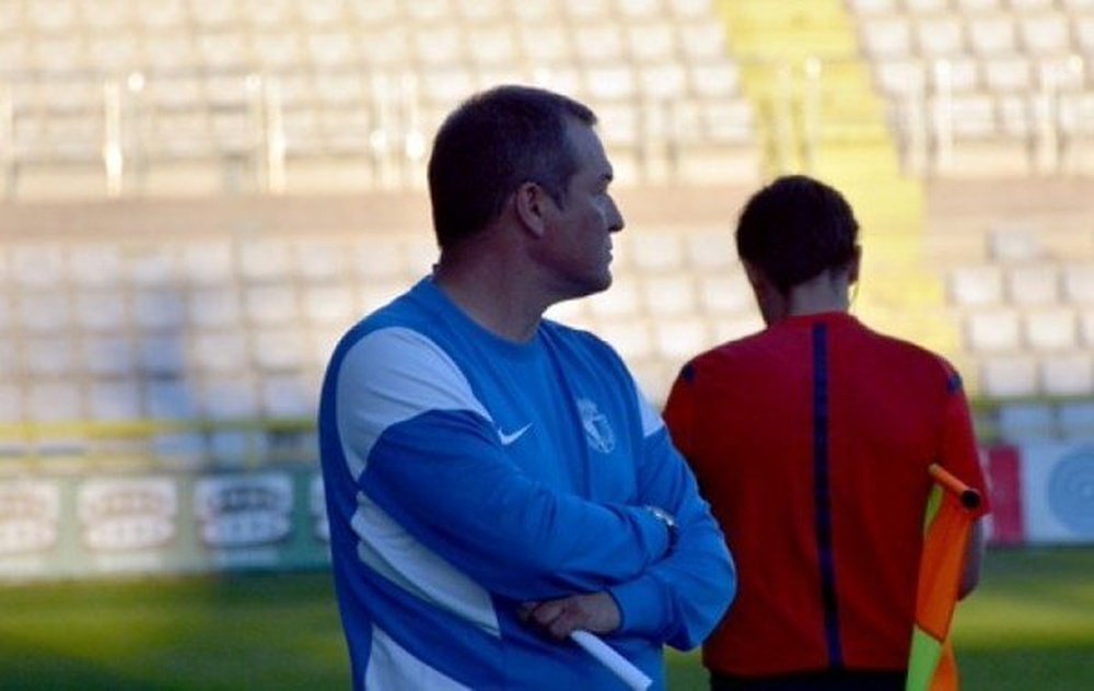 Ángel Viadero, entrenador del Burgos, durante un partido de su equipo. SegundaDivisiónB