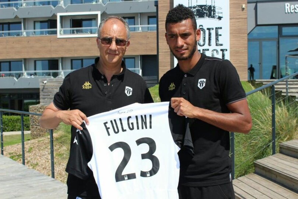 El club francés dio la bienvenida a Fulgini, que lucirá el número 23 esta temporada. AngersSCO
