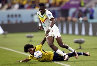 Selon 'Record', l'attaquant de l'OM va quitter le rassemblement sénégalais et ne participera ni au match d'éliminatoires pour la CAN contre le Rwanda ce samedi, ni au match amical contre l'Algérie prévu mardi prochain.