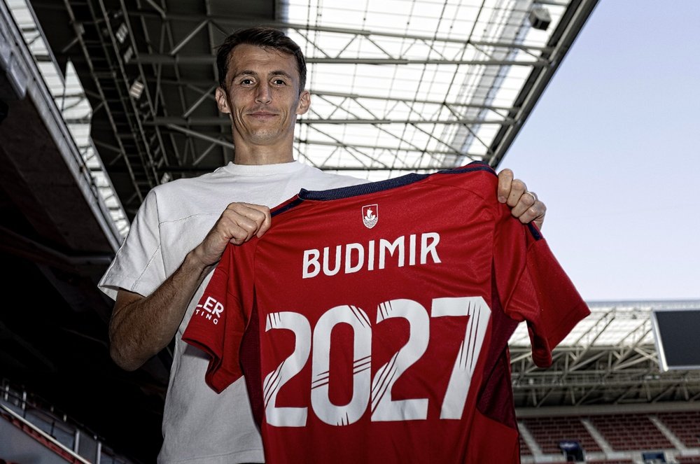 Osasuna renova com Budimir até 2027. Osasuna